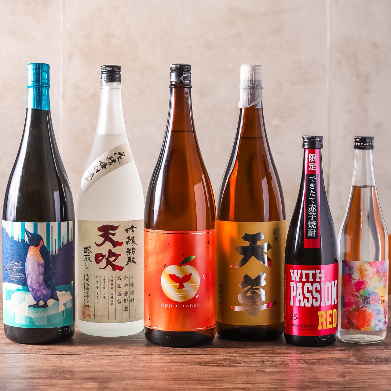 お酒と小皿料理を少しずつ